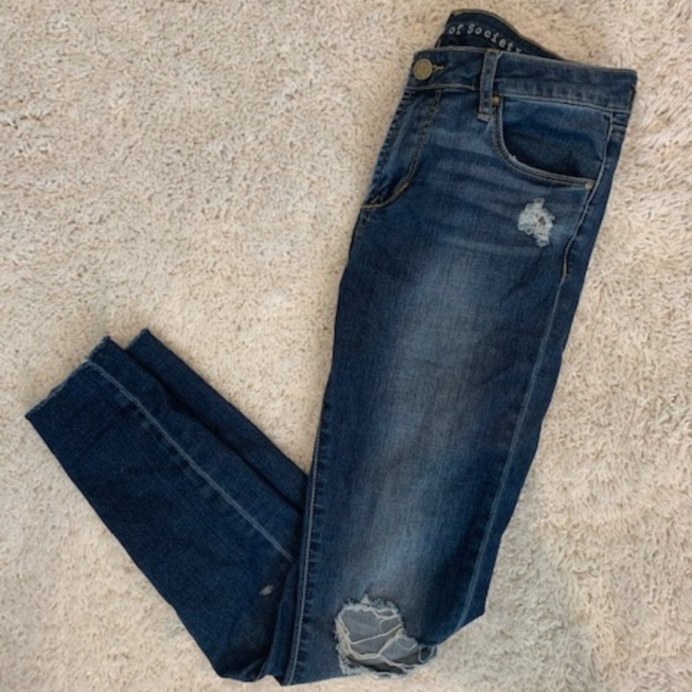 DARK WASH RIPPED JEANS!!!